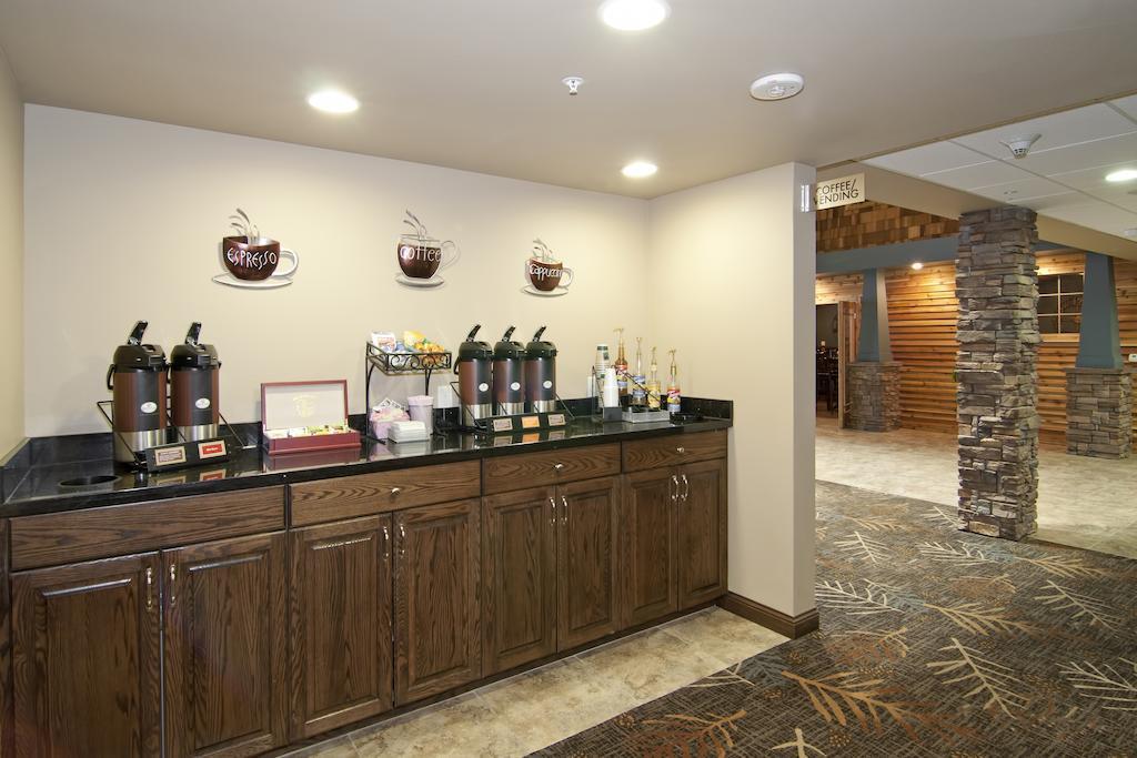 The Watford Watford City Exterior foto